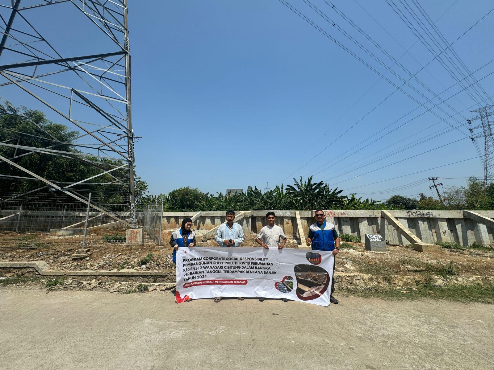 Bantuan Sheet Pile Sepanjang 62 Meter di Sekitar Sungai Cikarang dalam rangka mitigasi banjir